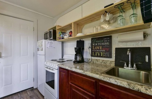 Rockaway Beach House | Historic Water Edge #6 - Lakeview