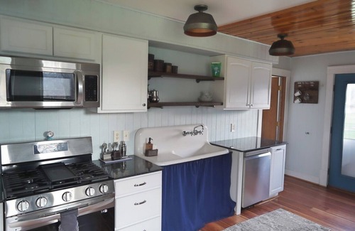 Sparland House | Historic Whiffletree place, 4br, riverview, no neighbors