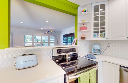North Corals House | Historical bungalow with tropical private salt water pool & outdoor fireplace