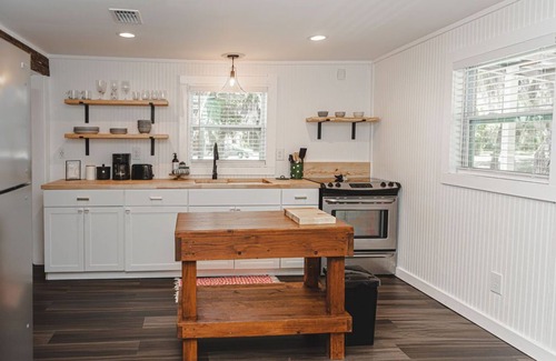 Darien House | Historical Darien Cottage