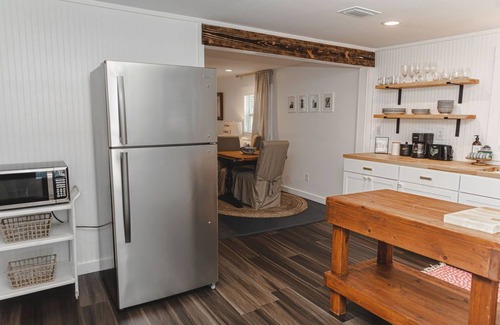 Darien House | Historical Darien Cottage