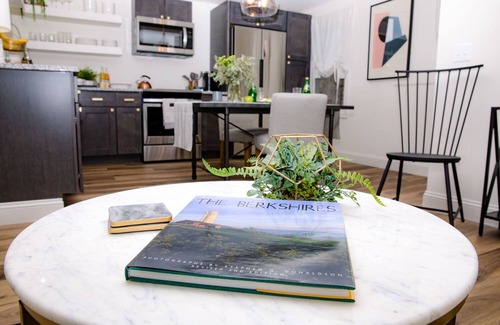 Lenox Apartment | Historical Downtown 1bedroom