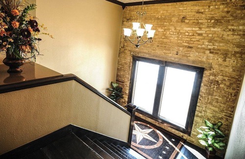 Gonzales Apartment | Historical Downtown 2 bedroom Hotel Suite