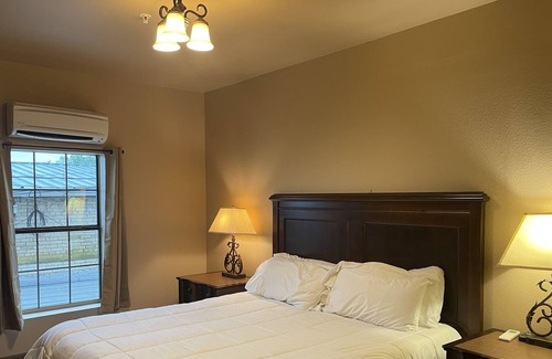 Gonzales Apartment | Historical Downtown 2 bedroom Hotel Suite