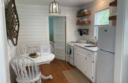 Morehead City Cottage | Historical guest house featured on HGTV's Beachfront Bargain Hunt Renovation!
