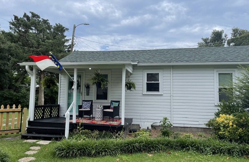 Morehead City Cottage | Historical guest house featured on HGTV's Beachfront Bargain Hunt Renovation!
