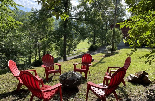 Haysi Cabin | "Hit the Breaks" - Three bedroom cabin just outside Breaks Interstate Park!