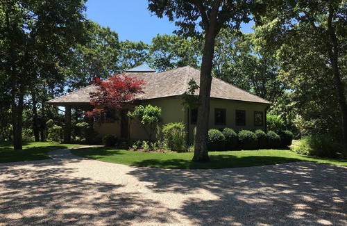 Montauk House | Hither Hills - Pristine Guest House on private estate; walk to beach.