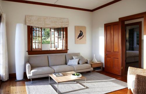 Pataua Villa | Hiwi at Tahi - luxury bungalow with seaviews