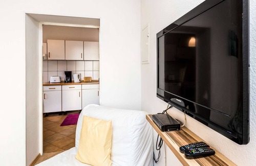 Troisdorf Apartment | HÖ01 large apartment with dryer and washing machine