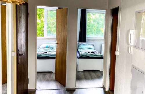 Stadtbezirk West Apartment | HÖ01 large apartment with dryer and washing machine