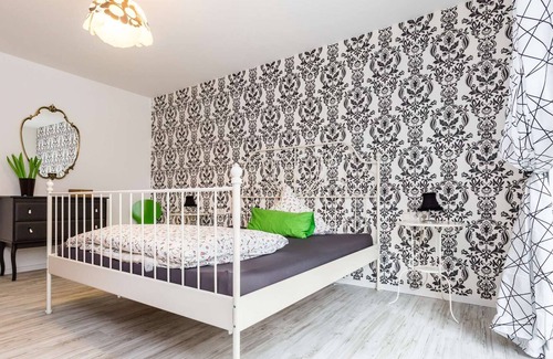 Rath-Heumar Apartment | HÖ01 large apartment with dryer and washing machine