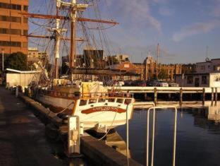 Sullivan's Cove Apartment | Hobart Waterfront Apartments