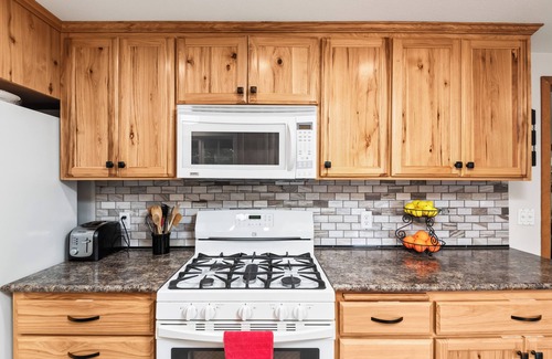 Junction City Other | Hobby Farm Home shares Hobby Farm Apartment property 888573. Rent both!