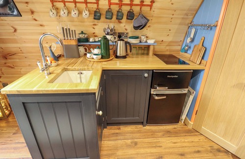 Keal Cotes Cottage | HOBHOLE, pet friendly, country holiday cottage in East Kirkby