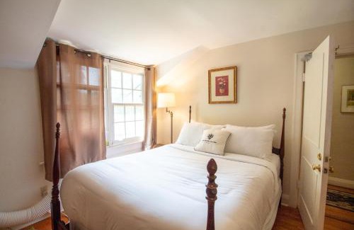 Kingston Bed & Breakfast | Hochelaga Inn