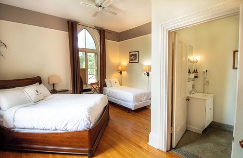 Kingston Bed & Breakfast | Hochelaga Inn