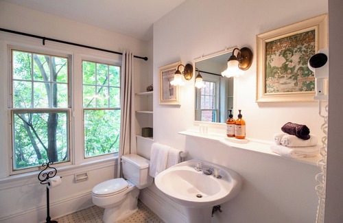 Kingston Bed & Breakfast | Hochelaga Inn