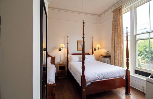 Kingston Bed & Breakfast | Hochelaga Inn
