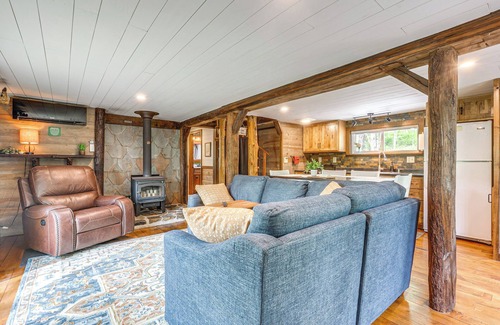 Laurelville Cabin | Hocking Hills 'Social Distance Cabin' w/Hot Tub