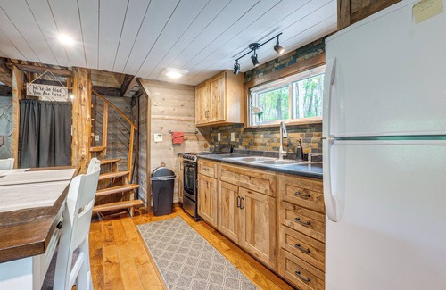 Laurelville Cabin | Hocking Hills 'Social Distance Cabin' w/Hot Tub