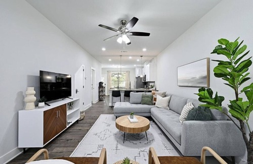 Point Venture Apartment | `Hogan Hideaway` Lake, Pool, Golf course, Gym!