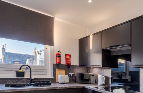Aberdeen West End Apartment | Holburn Residence - SJA Stays - Modern 3 Bed
