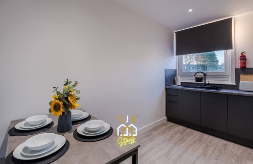 Aberdeen West End Apartment | Holburn Residence - SJA Stays - Modern 3 Bed
