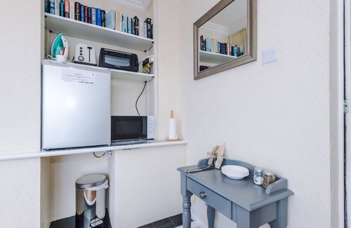 Barnetby House | Holcombe Guest House