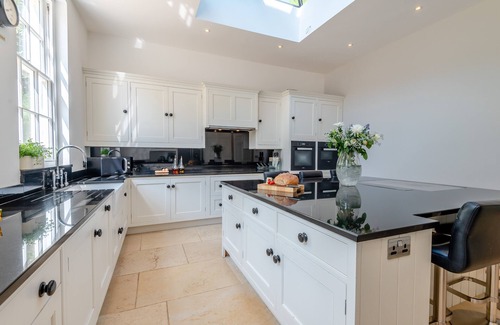 Inchbrook House | Holcombe House - Five Bedroom House, Sleeps 11