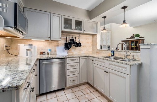 Crestline Heights House | HOLDIAY SALE! Beautifully decorated home close to everything