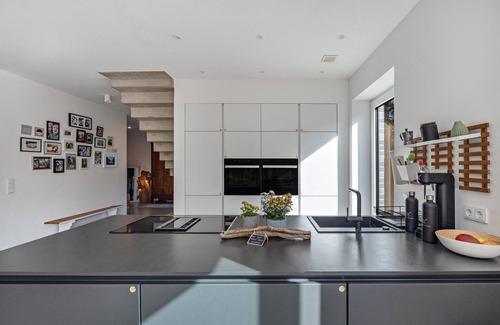Buchholz in der Nordheide House | Holiday Home 'Architektenhaus' with Private Pool, Wi-Fi and Air Conditioning