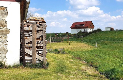 Bernstadt a. d. Eigen House | Holiday Home in Bernstadt auf dem Eigen with Garden