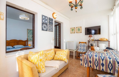 Cala Anguila-Cala Mendia House | Holiday Home "Strandfinca Cala Romantica" with Sea View, Private Garden and Wi-Fi