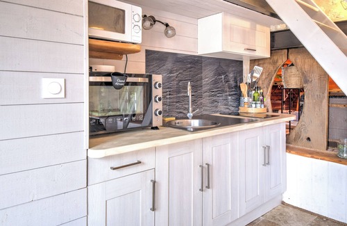 Saint-Antoine-de-Breuilh House | Holiday Home 'Gîte Spa, Sauna Et Billard' with Private Pool, Wi-Fi and Air Conditioning