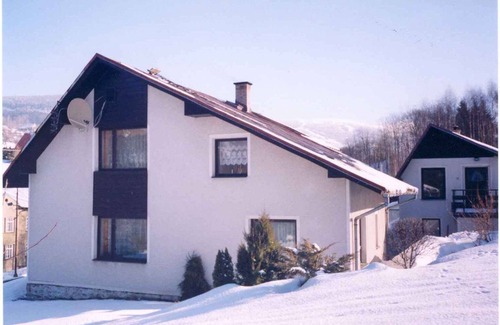 Rokytnice nad Jizerou Apartment | Holiday apartment with large garden and outdoor swimming pool