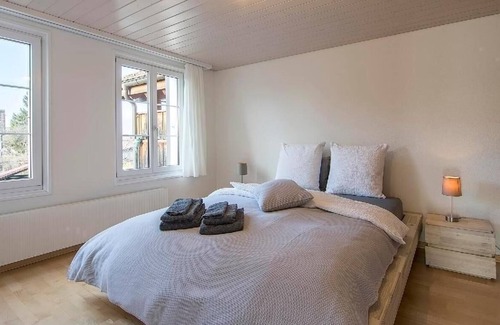 Matten bei Interlaken Apartment | Holiday apartment Matten b. Interlaken for 2 - 4 persons with 4 bedrooms - Holiday apartment in a fa
