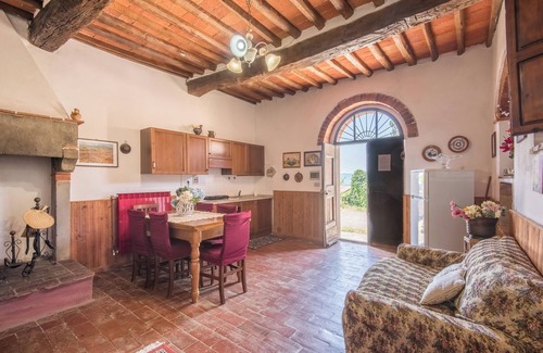 Castiglion Fibocchi Other | Holiday Apartment 'Trilocale Elisa' with Pool, Garden & Wi-Fi