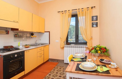 Colli di Fontanelle Apartment | Holiday Apartment "Li Galli Romantica" with Sea View, Balcony & Wi-Fi