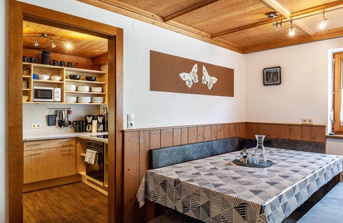 Ried im Zillertal Apartment | Holiday Apartment with Sauna, Mountain View, Shared Terrace and Wi-Fi