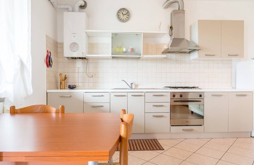 Solarolo Apartment | Holiday Apartment "Manerba Sweet" with Air Conditioning