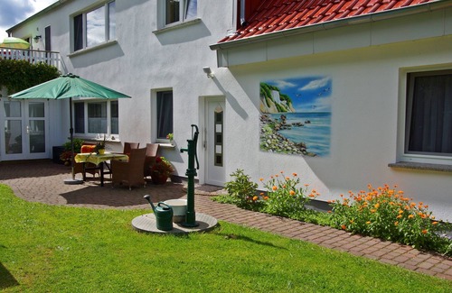 Bergen auf Ruegen Apartment | Holiday apartment hayloft with 2 bedrooms and terrace, near Störtebeker