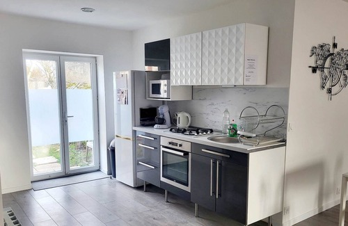 Saint-Laurent-Nouan Apartment | Holiday Apartment "Du Centre" with Private Terrace & Wi-Fi