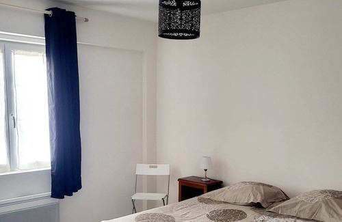 Saint-Laurent-Nouan Apartment | Holiday Apartment "Du Centre" with Private Terrace & Wi-Fi