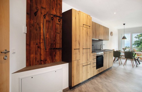 Waggershausen Apartment | Holiday Apartment "Waldruhe Hof Schütterle" with Lake View, Shared Garden & Wi-Fi
