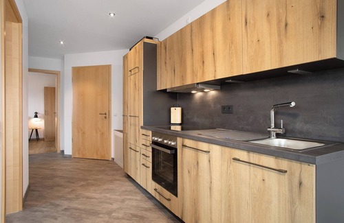 Waggershausen Apartment | Holiday Apartment "Waldruhe Hof Schütterle" with Lake View, Shared Garden & Wi-Fi