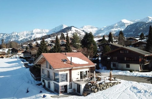 Aeschi bei Spiez Apartment | Holiday apartment Aeschi b. Spiez for 1 - 4 persons with 2 bedrooms - Holiday apartment