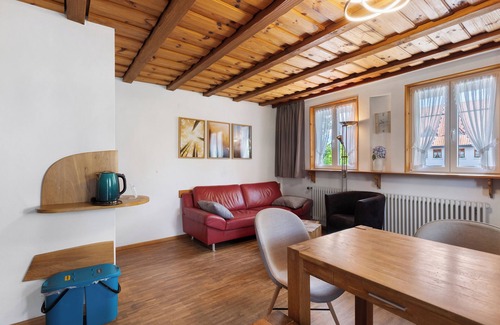Donaueschingen Apartment | Holiday Apartment "Schwalbennest" with Shared Garden, Balcony and Wi-Fi