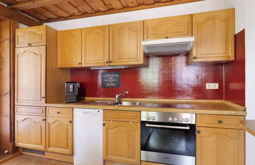 Donaueschingen Apartment | Holiday Apartment "Schwalbennest" with Shared Garden, Balcony and Wi-Fi