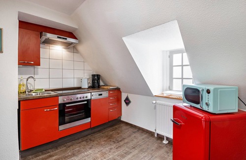 Naumburg Apartment | Holiday Apartment "Sonnenschein" with Shared Terrace & Shared Garden